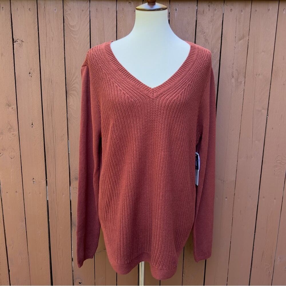 RD Style | NWT Size XXL V Neck Sweater with Round Hem